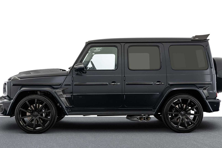 Khả năng tăng tốc của G63 Brabus 900 Deep Blue từ 0-100 km/h trong 3,7 giây và tốc độ tối đa giới hạn điện tử 280 km/h. Hiện tại, giá xe Mercedes-AMG G63 Brabus 900 Deep Blue được chào bán từ 568,326 EUR (tương đương 14,743 tỷ đồng).