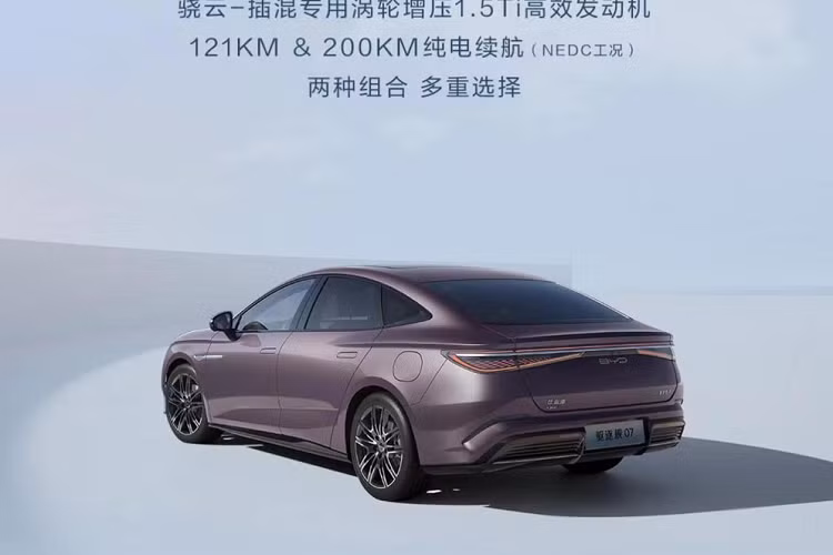 Chỉ biết rằng, BYD Destroyer 07 sẽ có thời gian tăng tốc từ vị trí xuất phát lên 100 km/h chỉ trong thời gian 7,9 giây, mức tiêu hao nhiên liệu là 3,9 lít/100 km, Đây cũng là mẫu xe plug-in hybrid duy nhất cung cấp phạm vi di chuyển hoàn toàn bằng điện 200 km trên thị trường xe sedan cỡ trung.