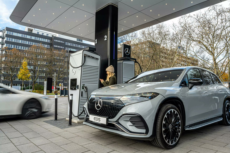 Mercedes-Benz mo tram sac xe dien dau tien chinh hang tai chau Au