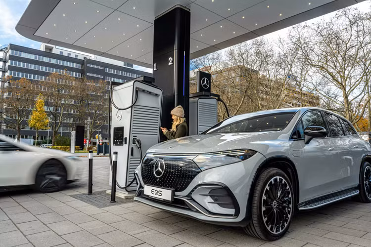 Mercedes-Benz mo tram sac xe dien dau tien chinh hang tai chau Au