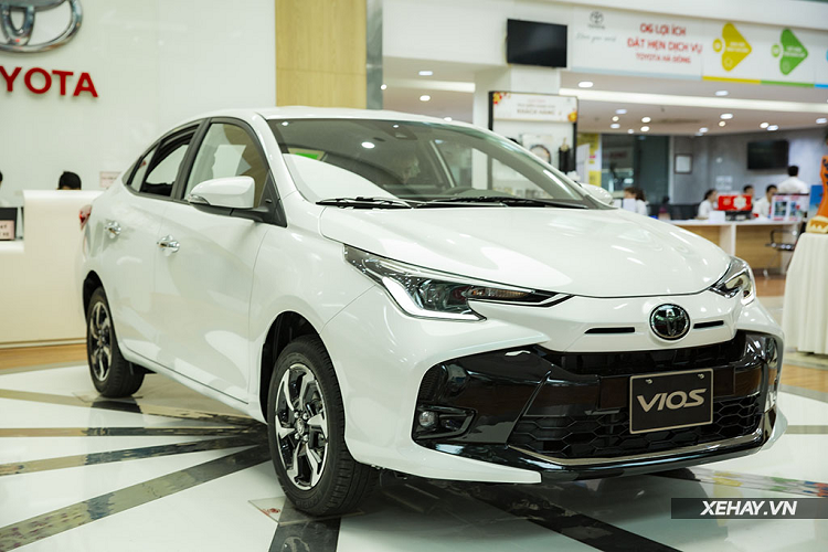  Toyota Vios Toyota Vios luôn là mẫu sedan nhận được nhiều sự quan tâm từ người dùng. Điều đó được thể hiện qua doanh số hàng tháng. Theo đó, doanh số bán hàng của Toyota Vios trong tháng 6/2023 đạt 1.949 xe, tăng trưởng tới 233% so với tháng trước (586 xe).