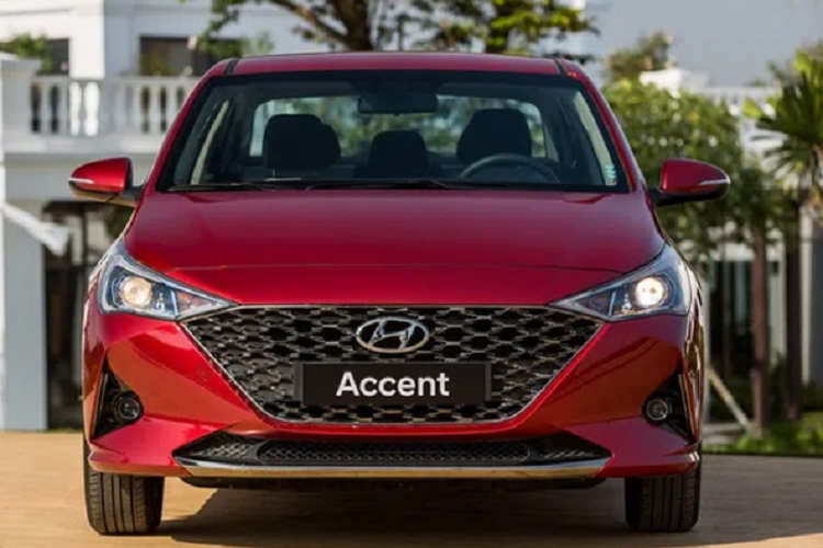 Tuy nhiên 3 tháng gần đây, Accent đã đánh mất vị trí dẫn đầu vào tay các đối thủ. Nhưng Accent vẫn là đại diện duy nhất của hãng xe Hàn Quốc góp mặt trong nhóm xe bán chạy nhất thị trường. Hyundai Accent được sản xuất bởi hãng xe hơi Hyundai Motor Company. Mẫu xe sedan này được giới thiệu lần đầu tiên vào năm 1994.