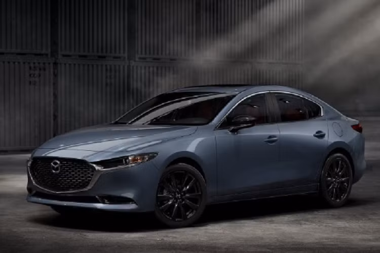  Mazda3 Mazda3 là mẫu sedan hạng C nổi bật và ăn khách tại thị trường Việt Nam với những ưu điểm về thiết kế, tiện nghi cũng như giá thành. Trong 6 tháng đầu năm 2023, doanh số của mẫu xe này đạt 2.588 chiếc. Từ năm 2022, dòng xe Mazda3 tại Việt Nam đã loại bỏ phiên bản dùng động cơ 2.0L, áp dụng cho cả cả kiểu dáng sedan và hatchback (Sport).