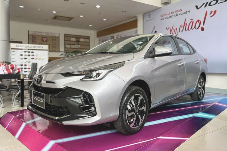 Đây cũng là mức doanh số lớn nhất mà mẫu xe này đạt được trong 6 tháng đã qua của năm 2023. Doanh số tích lũy của Toyota Vios trong 6 tháng đầu năm 2023 đạt 5.425 xe. Hiện tại, Toyota đã giới thiệu phiên bản nâng cấp mới của Vios với một số nâng cấp ở ngoại thất và trang bị tiện ích.