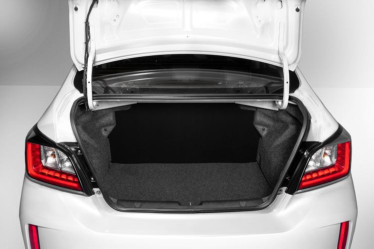 Cung cấp sức mạnh cho Mitsubishi Attrage là khối động cơ 1.2L MIVEC. Sức mạnh này sản sinh công suất tối đa 78 mã lực tại 6.000 vòng/phút, mô men xoắn cực đại 100 Nm tại 4.000 vòng/phút. Động cơ đi cùng hộp số sàn 5 cấp (5MT) và hộp số tự động vô cấp CVT.