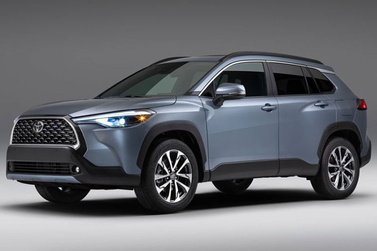Tại thị trường Việt Nam, hiện mẫu xe SUV cỡ B Toyota Corolla Cross đang được phân phối với các phiên bản G, V và HEV với các lựa chọn động cơ xăng và Hybrid, đi kèm giá bán dao động từ 755 đến 963 triệu đồng và cạnh tranh với các đối thủ như Honda HR-V, Hyundai Tucson...