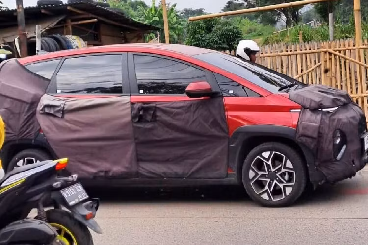 Về truyền động, Hyundai Stargazer X nhiều khả năng vẫn dùng động cơ của phiên bản thường. Cụ thể, cung cấp sức mạnh cho mẫu MPV này khối động cơ xăng Smartstream 4 xi-lanh, hút khí tự nhiên, dung tích 1.5L, sản sinh công suất tối đa 115 mã lực và mô-men xoắn cực đại 144 Nm.