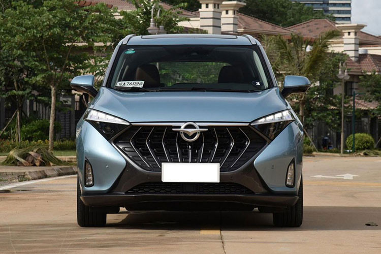 Ra mắt thị trường Trung Quốc từ năm 2020, mẫu xe MPV Haima 7X sở hữu kích thước lớn hơn đáng kể so với những đối thủ khác đang bán ở Việt Nam. Cụ thể, mẫu xe Trung Quốc này có kích thước dài x rộng x cao lần lượt là 4.815 x 1.874 x 1.720 mm và chiều dài cơ sở 2.860 mm.