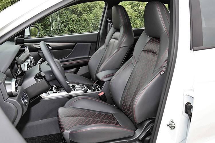 Tương tự người anh em 7X, Haima 8S cũng dùng động cơ xăng 4 xi-lanh, tăng áp, dung tích 1.6L. Động cơ đi với hộp số tự động 6 cấp và hệ dẫn động cầu trước.