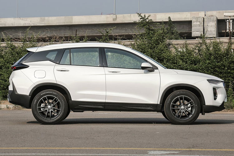 Theo đại diện của thương hiệu ôtô Trung Quốc, giá xe Haima 7X tại Việt Nam sẽ có mức bán ra khoảng 700-800 triệu đồng, tương đương các đối thủ MPV cỡ nhỏ khác như Kia Carens và đắt hơn Mitsubishi Xpander, Toyota Veloz Cross hay Hyundai Stargazer.