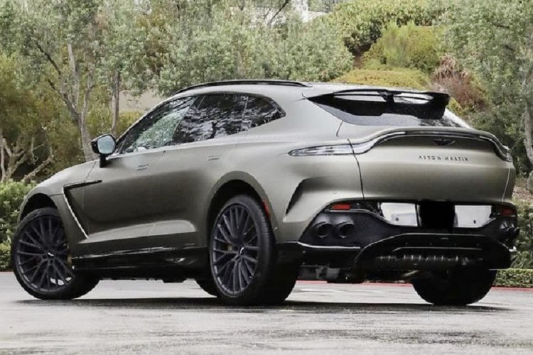 Đối thủ của xe Aston Martin DBX 707 chính là siêu SUV Lamborghini Urus Performante 2023 đầu tiên về Việt Nam hay Bentley Bentayga Speed.