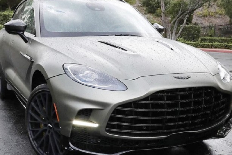 Hiện tại, giá xe Aston Martin DBX 707 ở Việt Nam theo diện phân phối chính hãng bắt đầu từ 21,8 tỷ đồng, chưa bao gồm các tùy chọn thêm.