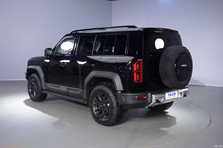 Theo kế hoạch, Fang Cheng Bao Leopard 5 sẽ chính thức trình làng trong triển lãm Ô tô Thành Đô 2023, khai mạc vào ngày 25/8 tới đây. Xe sẽ được bán ở 100 cửa hàng tại 60 thành phố của Trung Quốc. Theo dự đoán, giá xe Fang Cheng Bao Leopard 5 sẽ nằm trong khoảng 400.000 - 600.000 Nhân dân tệ (khoảng 1,3 - 1,96 tỷ đồng).