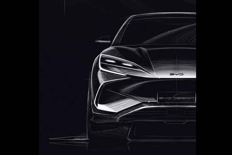 BYD Sea Lion 07 là một BEV (xe chạy pin-điện) khác trong dòng Ocean, và ngoại hình của nó lấy cảm hứng từ mẫu xe ý tưởng Ocean-X. Cũng như các dòng xe Ocean khác, nó được thiết kế bởi nhóm Audi Wolfgang Egger, giám đốc thiết kế hiện tại của BYD, dẫn đầu. Chiếc xe sẽ được hỗ trợ bởi nền tảng điện tử 3.0 của BYD