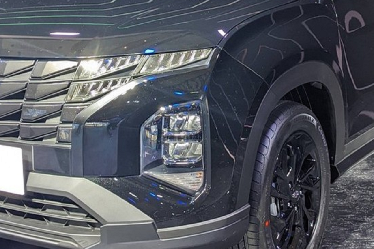 Nằm bên dưới nắp ca-pô của xe là động cơ xăng Smartstream 4 xi-lanh, dung tích 1.5L với công suất tối đa 115 mã lực và mô-men xoắn cực đại 144 Nm. Động cơ kết hợp với hộp số biến thiên vô cấp iVT và hệ dẫn động cầu trước. Xe có 4 chế độ lái là Eco, Comfort, Smart và Sport. Trong khi đó, hệ thống kiểm soát lực kéo có 2 chế độ Sand (cát) và Mud (bùn).