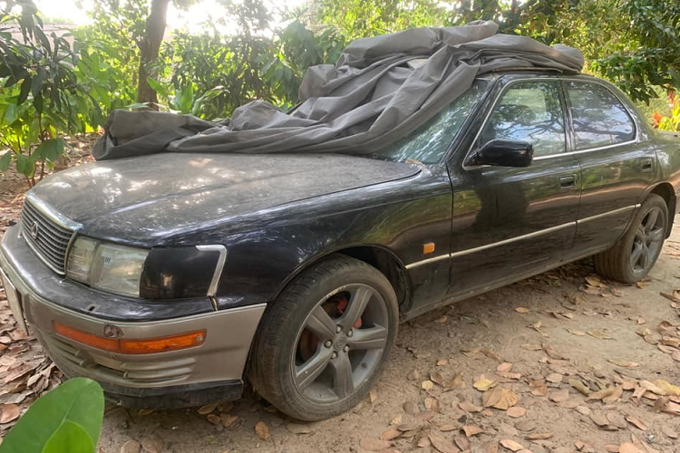 Sở hữu xe Lexus LS chỉ 60 triệu đồng, bạn có tin được không? Điều này hoàn toàn có thể xảy ra bởi mới đây, một chủ nhân đã rao bán chiếc Lexus LS400 đời 1993 trên sàn xe cũ với giá chỉ 60 triệu đồng.