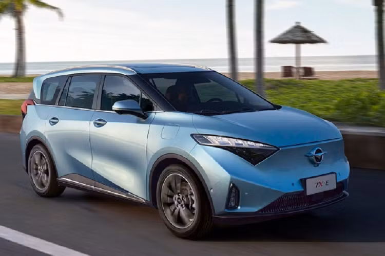 Ở lần quay trở lại này, Công ty CarVivu sẽ chính thức nhập khẩu và phân phối các mẫu xe của thương hiệu xe Haima tại Việt Nam bao gồm cả xe xăng và xe điện. Được biết, 3 dòng xe Haima “đổ bộ” thị trường Việt trong thời gian tới sẽ tập trung ở phân khúc SUV và MPV gồm S8, 7X và 7X-E (biển thể chạy điện của dòng 7X).