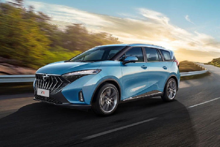 Mẫu xe điện 7 chỗ này dự kiến ra mắt tại Việt Nam với 3 phiên bản tùy chọn. Cung cấp sức mạnh cho xe là khối động cơ điện công suất 201 mã lực, mô men xoắn cực đại 340 Nm và dẫn động bánh trước. Pin xe được sản xuất bởi CALT có dung lượng lên tới 73,7kWh, cho phép di chuyển tới 510km sau một lần sạc, công nghệ sạc nhanh từ 30-80% pin chỉ mất 27 phút.