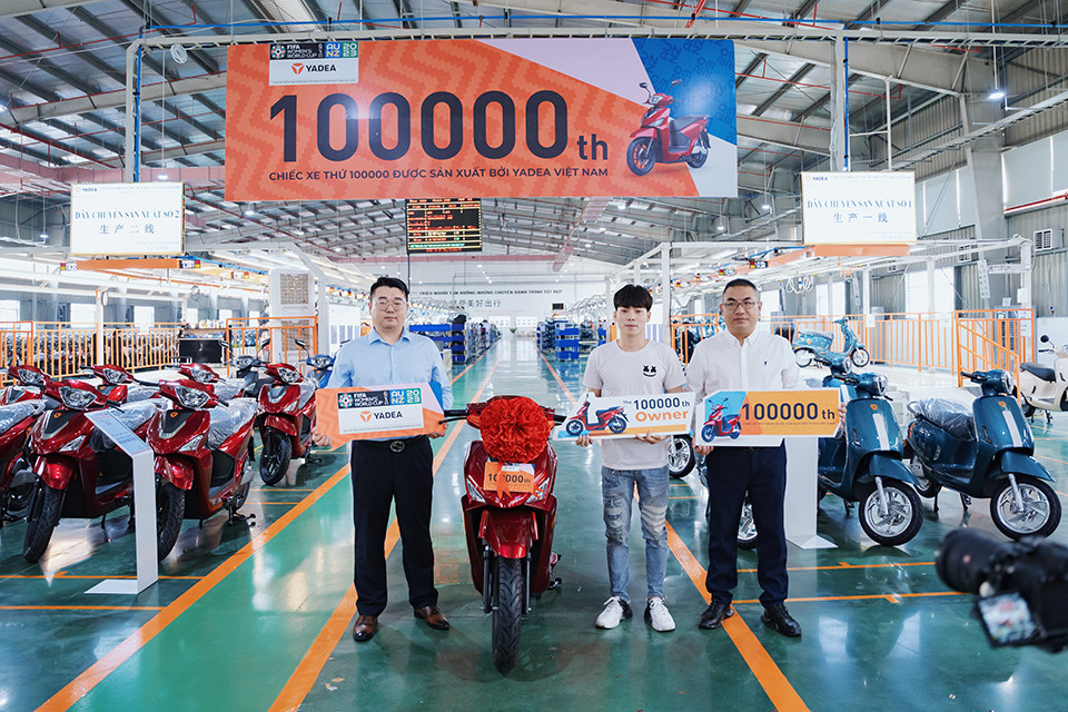 Nhà máy Yadea tại KCN Quang Châu, Bắc Giang có diện tích 50.000 mét vuông với năng suất đạt 500.000 xe/năm. Nhà máy tại Việt Nam là cơ sở sản xuất xe máy điện Yadea thứ 7 trên toàn cầu. Yadea Việt Nam đang cung cấp đến thị trường các dòng sản phẩm với hơn 10 mẫu hiện lưu hành.