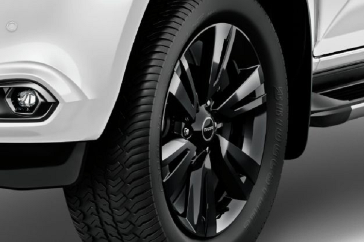 Nằm bên dưới nắp ca-pô của Isuzu MU-X Phantom Collection 2023 ở thị trường Thái Lan vẫn là 2 loại động cơ. Thứ nhất là động cơ 4 xi-lanh, tăng áp, dung tích 1.9L, sản sinh công suất tối đa 150 mã lực và mô-men xoắn cực đại 350 Nm.