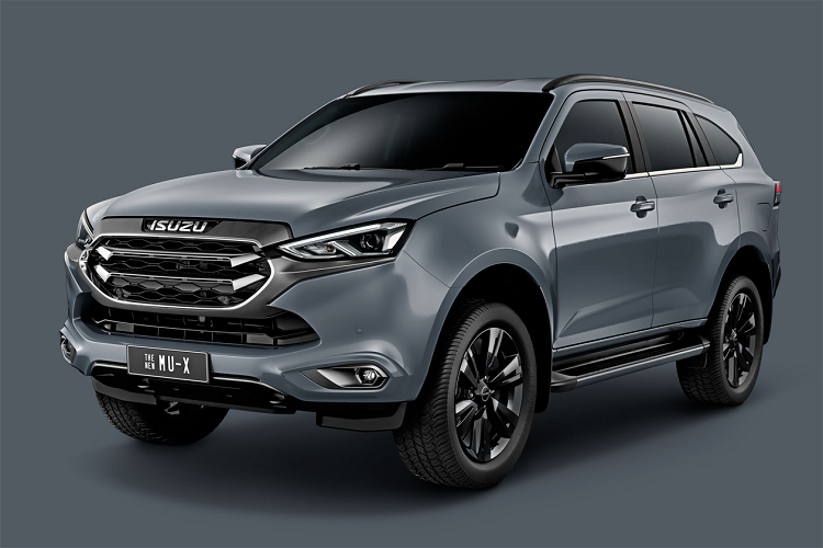 Thứ hai là động cơ 4 xi-lanh thẳng hàng, tăng áp, dung tích 3.0L với công suất tối đa 190 mã lực và mô-men xoắn cực đại 450 Nm. Cả hai động cơ đều kết hợp với hộp số tự động 6 cấp. Thêm vào đó là hệ dẫn động 1 cầu hoặc 2 cầu, tùy phiên bản.