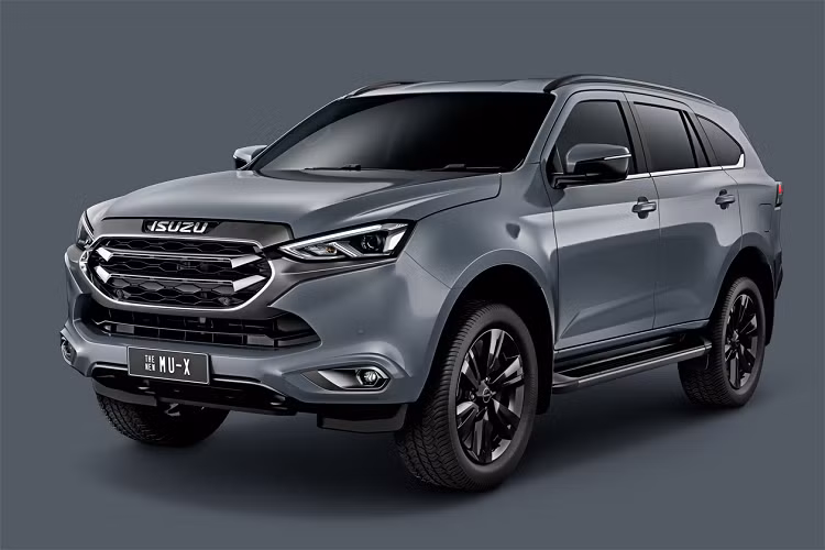 Thứ hai là động cơ 4 xi-lanh thẳng hàng, tăng áp, dung tích 3.0L với công suất tối đa 190 mã lực và mô-men xoắn cực đại 450 Nm. Cả hai động cơ đều kết hợp với hộp số tự động 6 cấp. Thêm vào đó là hệ dẫn động 1 cầu hoặc 2 cầu, tùy phiên bản.