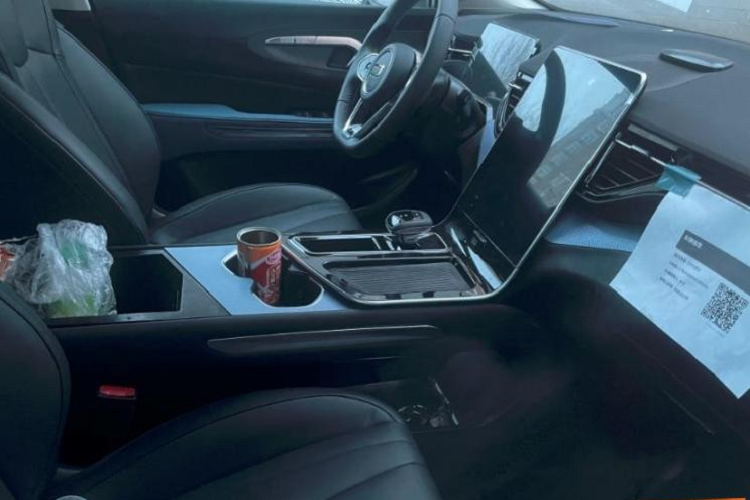 Dù chưa có thông tin chính thức nào về ngày vén màn xe Bestune T90 nhưng mẫu SUV cỡ trung của tập đoàn FAW, nhà sản xuất ôtô đầu tiên của Trung Quốc đã bị rò rỉ trên mạng xã hội nước này.