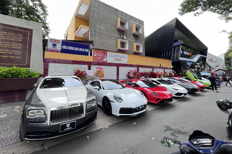 Vài năm trở lại đây, K-Supper (nay là K-Super) đã trở thành showroom bán siêu xe, xe siêu sang nổi tiếng tại Việt Nam. Năm 2021, đơn vị này đã bàn giao tới tay khách hàng hơn 100 siêu xe, xe siêu sang các loại.