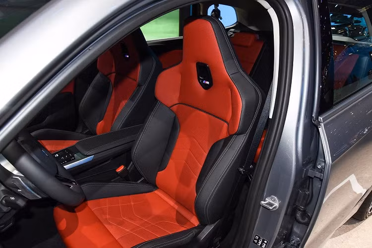 Tại thị trường Trung Quốc, BMW X1 Li 2023 có giá mở bán dao động từ 279.800 - 349.900 Nhân dân tệ (khoảng 957 triệu đến 1,19 tỷ đồng).