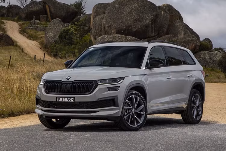 Kodiaq là một trong những mẫu xe mà thương hiệu Skoda sẽ giới thiệu tại Việt Nam trong năm nay. Vào hồi tháng 4/2023, mẫu xe này cũng đã bị bắt gặp tại một trung tâm đăng kiểm khí thải ở Hà Nội. Dự kiến, thương hiệu Skoda sẽ ra mắt Việt Nam vào nửa cuối năm nay.