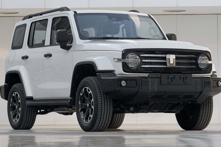 Trước đó, Tank 300 PHEV cũng đã được công bố bởi Bộ Công nghiệp và Công nghệ Thông tin Trung Quốc (MIIT), và cho thấy, bản plug-in hybrid vẫn tiếp tục thiết kế kiểu dáng của phiên bản Tank 300 ICE hay HEV hiện tại.