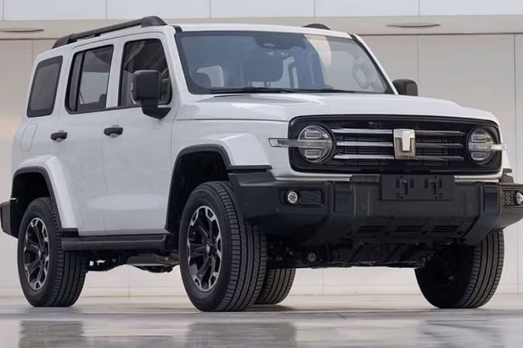 Trước đó, Tank 300 PHEV cũng đã được công bố bởi Bộ Công nghiệp và Công nghệ Thông tin Trung Quốc (MIIT), và cho thấy, bản plug-in hybrid vẫn tiếp tục thiết kế kiểu dáng của phiên bản Tank 300 ICE hay HEV hiện tại.