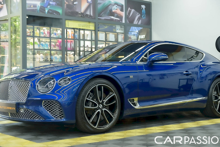 Đây là mức hiệu năng vận hành cực kỳ ấn tượng, ngang ngửa với nhiều siêu xe thể thao hiện đại. Hệ dẫn động AWD chủ động cho phép tùy biến phân chia lực kéo trước/sau thích ứng theo điều kiện và tình huống lái xe khác nhau.