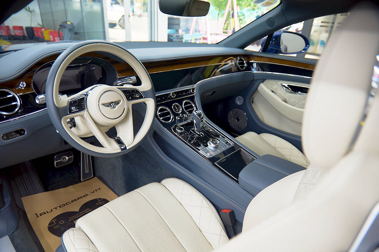 Đây là hệ thống điều khiển chống nghiêng dùng điện 48V, có tác dụng kiểm soát và điều chỉnh các bộ truyền động trên thanh chống lật của từng trục bánh để hoàn thiện khả năng kiểm soát chiếc xe. Với công nghệ này, cảm giác điều khiển xe đạt tới độ chính xác cao hơn và linh hoạt hơn, cũng như tăng cường độ tiện nghi êm ái.