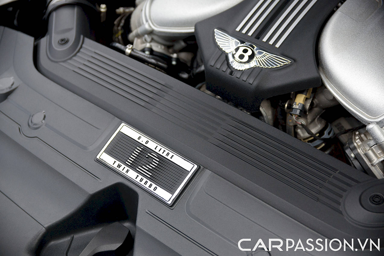 Continental GT với động cơ W12 đạt công suất 626 mã lực (467 kW / 635 PS) tại 6.000 vòng/phút và mô-men xoắn cực đại 900 Nm trong dải tua từ 1.350 - 4.500 vòng/phút, kết hợp với hộp số ly hợp kép 8 cấp và hệ dẫn động 4 bánh toàn thời gian AWD chủ động. Xe có thể đạt vận tốc tối đa lên tới 333 km/h dù tự trọng rất lớn tới 2.244 kg.