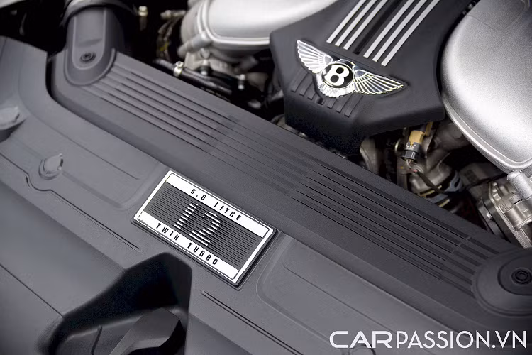 Continental GT với động cơ W12 đạt công suất 626 mã lực (467 kW / 635 PS) tại 6.000 vòng/phút và mô-men xoắn cực đại 900 Nm trong dải tua từ 1.350 - 4.500 vòng/phút, kết hợp với hộp số ly hợp kép 8 cấp và hệ dẫn động 4 bánh toàn thời gian AWD chủ động. Xe có thể đạt vận tốc tối đa lên tới 333 km/h dù tự trọng rất lớn tới 2.244 kg.