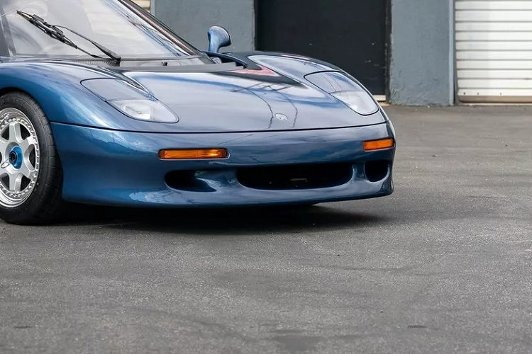 Tuy nhiên tối ngày 12/2/1957, một đám cháy bùng phát tại nhà máy Browns Lane của Jaguar và thiêu rụi 9 trong số 25 chiếc xe đang trong các giai đoạn hoàn thiện khác nhau. Đồng nghĩa kết thúc quá trình sản xuất phiên bản XKSS, sau đó Jaguar đã chuyển đổi sang hai loại D-Types khác không nằm trong quá trình sản xuất XKSS ban đầu.