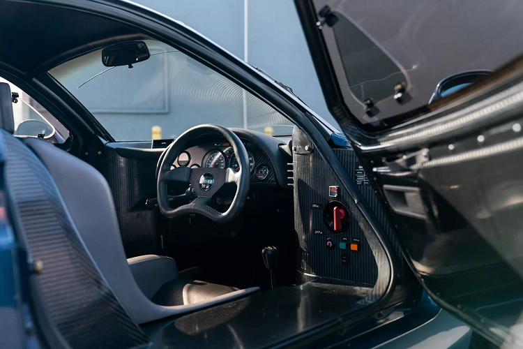 Công ty Coventry đã treo vinh quang và không quay trở lại La Sarthe trong ba thập kỷ. Điều đó đã thay đổi khi chủ tịch Jaguar John Egan lên nắm quyền vào năm 1980. Đặt mục tiêu vị trí dẫn đầu vào lĩnh vực đua xe thể thao hiện đại với sự hợp tác của Tom Walkinshaw Racing.