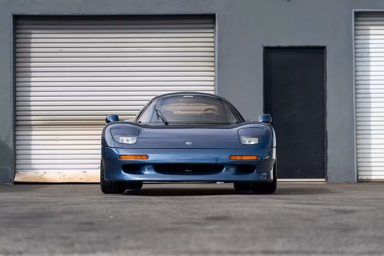 Chiếc xe luôn được trưng bày và không được nổ máy trước khi vận chuyển đến Hoa Kỳ vào cuối năm 2022. Theo thông tin từ nhà đấu giá Sotheby bật mí, chiếc Jaguar XJR-15 đấu giá vào ngày 14/1/1991 với mức giá 620.000 bảng Anh, tương đương 1,182 triệu USD (khoảng hơn 28 tỷ đồng).