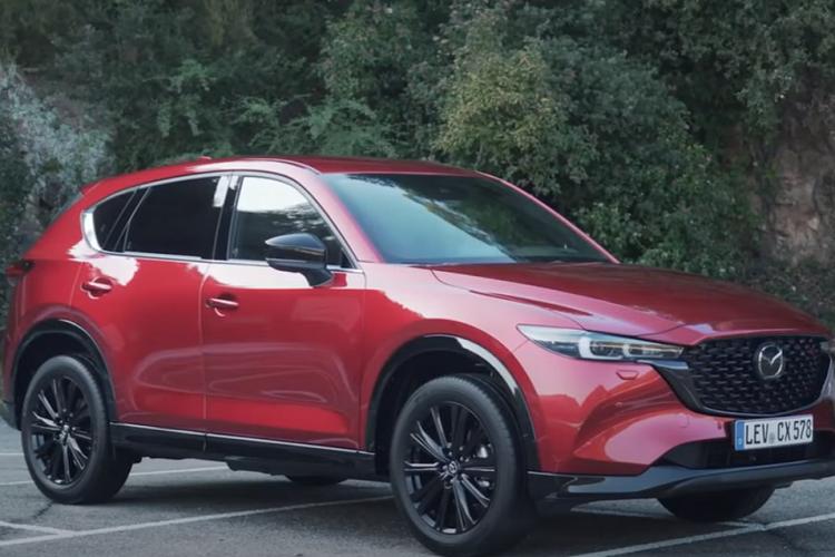 Tại Mỹ, Mazda CX-70 sẽ cạnh tranh với Chevrolet Blazer, Honda Passport, Toyota Venza/Harrier và Jeep Grand Cherokee.