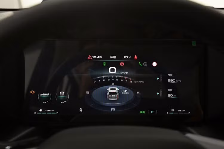 Đáng khen là thay vì bỏ các nút vào màn hình cảm ứng 14,6 inch, Haval Raptor vẫn giữ lại nhiều nút bấm vật lý, cũng dễ hiểu, vì đây là sản phẩm dành cho một số tình huống off-road nhất định, giúp người lái dễ dàng thao tác hơn.