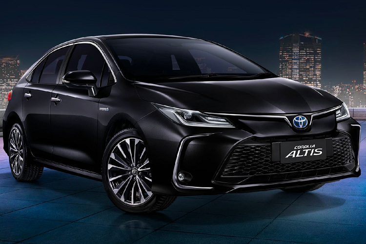 Corolla Altis mới vẫn được trang bị gói công nghệ an toàn Toyota Safety Sense 2.0 với các tính năng tương tự bản tiền nhiệm, gồm cảnh báo tiền va chạm, cảnh báo chệch làn đường, hỗ trợ giữ làn đường, ga tự động thông minh và đèn pha thích ứng.