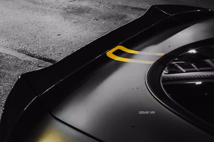 “Trái tim” của McLaren GT tại Việt Nam là khối động cơ tăng áp kép V8, dung tích 4.0L tạo ra 620 mã lực và 630 Nm momen xoắn tại dải vòng tua 5.500 - 6.500 vòng/phút.