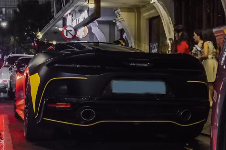 So với các mẫu xe McLaren khác, ngoại hình chiếc McLaren GT khác biệt nhờ có thân dài, trang nhã. McLaren GT dài gần 4,7 mét, lớn hơn hẳn những mẫu xe khác thuộc phân khúc Sport Series và Super Series.