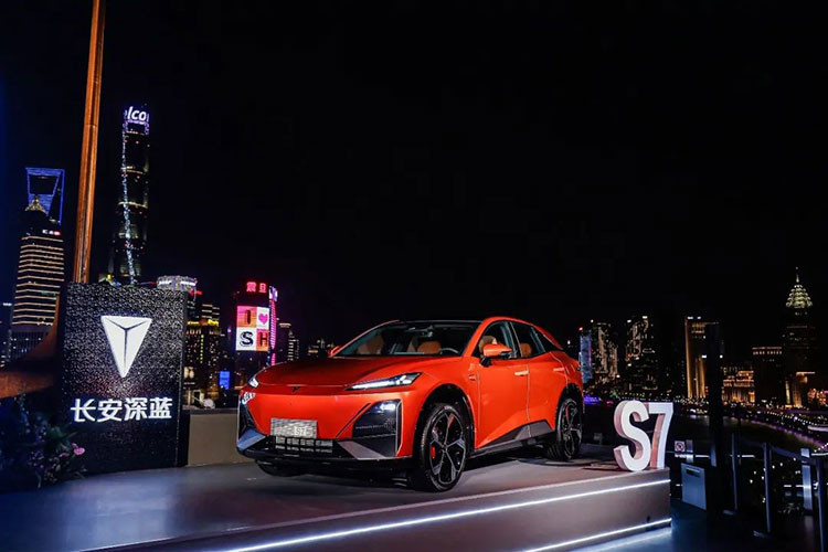 Phiên bản EREV có một động cơ điện cho công suất 238 mã lực và động cơ ICE 4 xi-lanh, hút khí tự nhiên, dung tích 1,5 lít cho công suất 95 mã lực, chỉ cung cấp năng lượng cho pin. Cuối cùng là phiên bản hydro nhưng các thông số vẫn chưa được tiết lộ chi tiết.