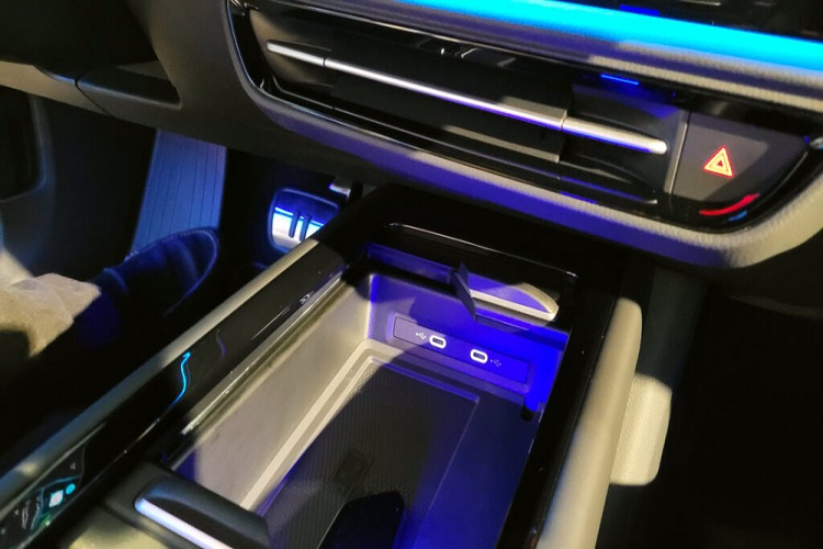 Vào thời điểm hiện tại, Volkswagen ID.7 chỉ có 2 phiên bản là Pro và Pro S. Dù ở phiên bản nào, xe cũng được trang bị 1 mô-tơ điện nằm trên cầu sau, tạo ra công suất tối đa 286 mã lực và mô-men xoắn cực đại 545 Nm.