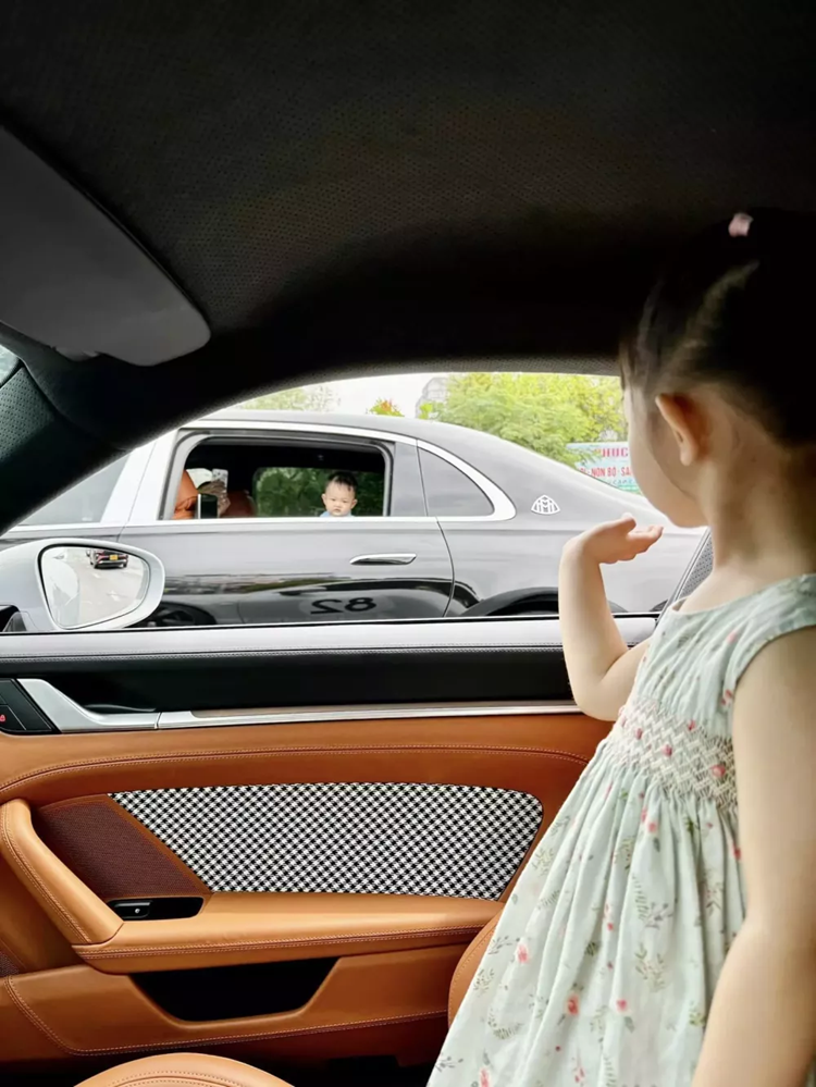 Con trai va con gai cua Cuong Do la su dung xe sang hon 30 ty dong-Hinh-2