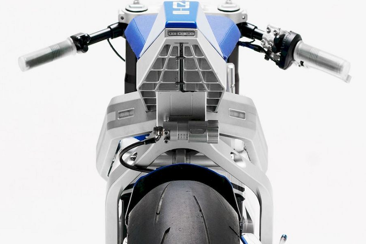 Hiện NUEN chưa công bố giá bán xe môtô điện NU-E, tuy nhiên, một số nguồn tin cho rằng chiếc xe sẽ có giá khoảng 70 triệu đồng. Nếu tin đồn về giá bán là chính xác, khả năng cao là NU-E sẽ thu hút được khá nhiều khách hàng trẻ tuổi ưa thích thời trang và trải nghiệm độc đáo.