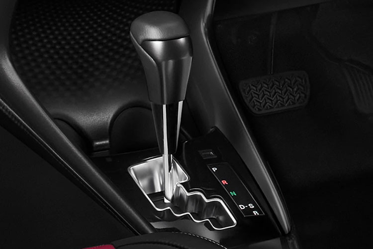 Động cơ của Toyota Yaris X-Urban 2023 tại Thái Lan vẫn là máy xăng 3NR-FKE 4 xi-lanh thẳng hàng, DOHC, dung tích 1.2L, tạo ra công suất tối đa 92 mã lực tại tua máy 6.000 vòng/phút và mô-men xoắn cực đại 109 Nm tại tua máy 4.400 vòng/phút. Động cơ đồng hành với hộp số biến thiên vô cấp Super CVT-i.