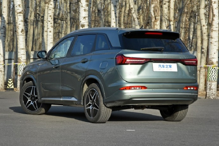 Trong việc mở bán trước Landian E5 tại Trung Quốc, hãng còn cho biết từ nay đến ngày 30/3, người dùng đặt mua xe có thể được hưởng quà tặng chiết khấu gấp 10 lần tiền đặt cọc và 10.000 nhân dân tệ có thể được khấu trừ trực tiếp vào quỹ mua xe khi bạn đặt cọc 1.000 nhân dân tệ.